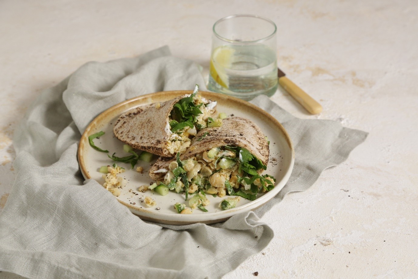 Smashed Chickpea Pitta - londis.ie